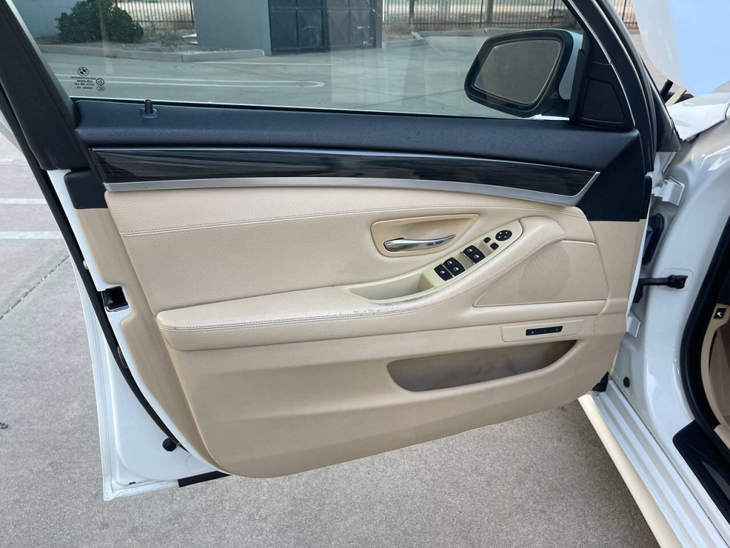 2013 BMW 5 Series Image 38