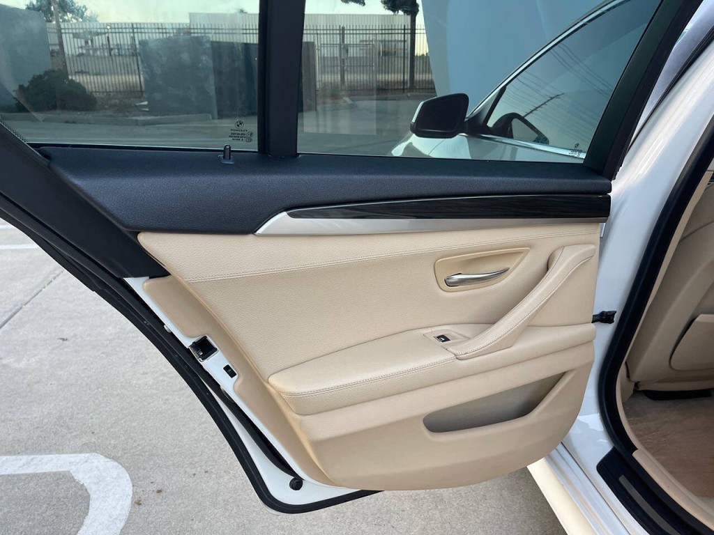 2013 BMW 5 Series Image 39