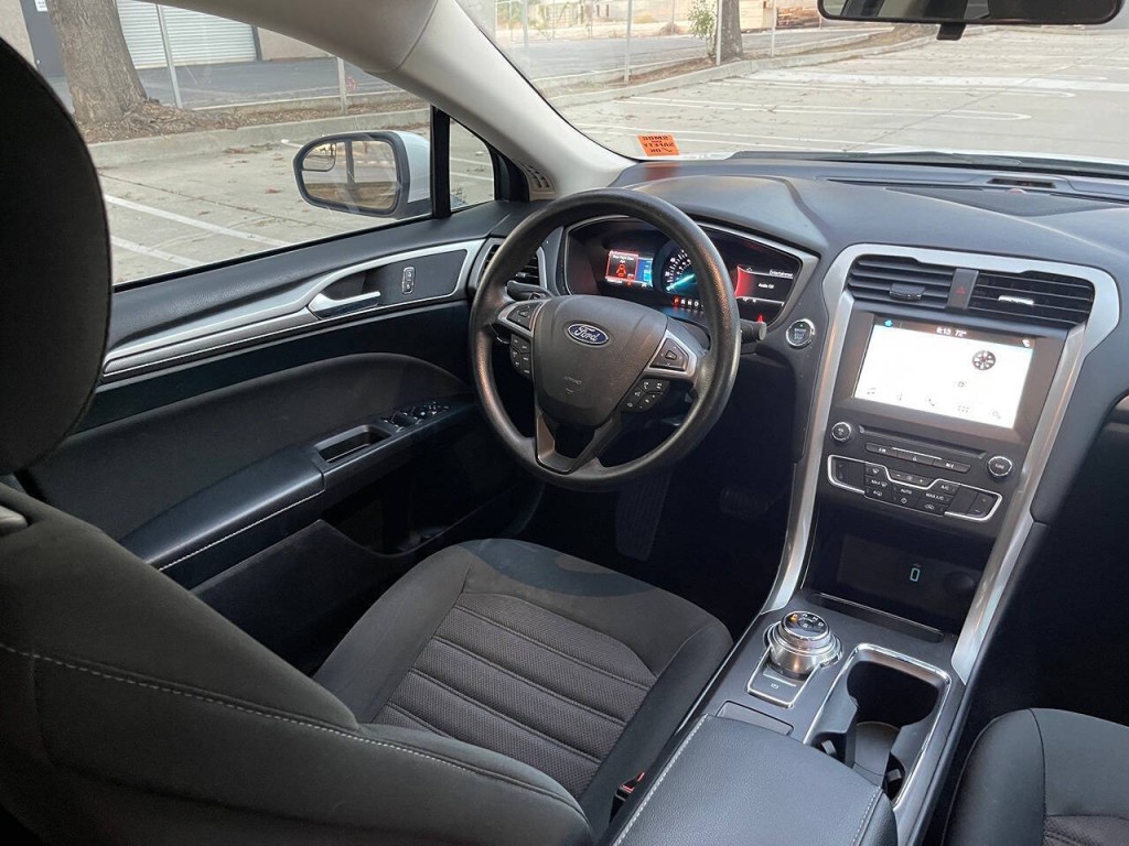 2018 Ford Fusion Image 16