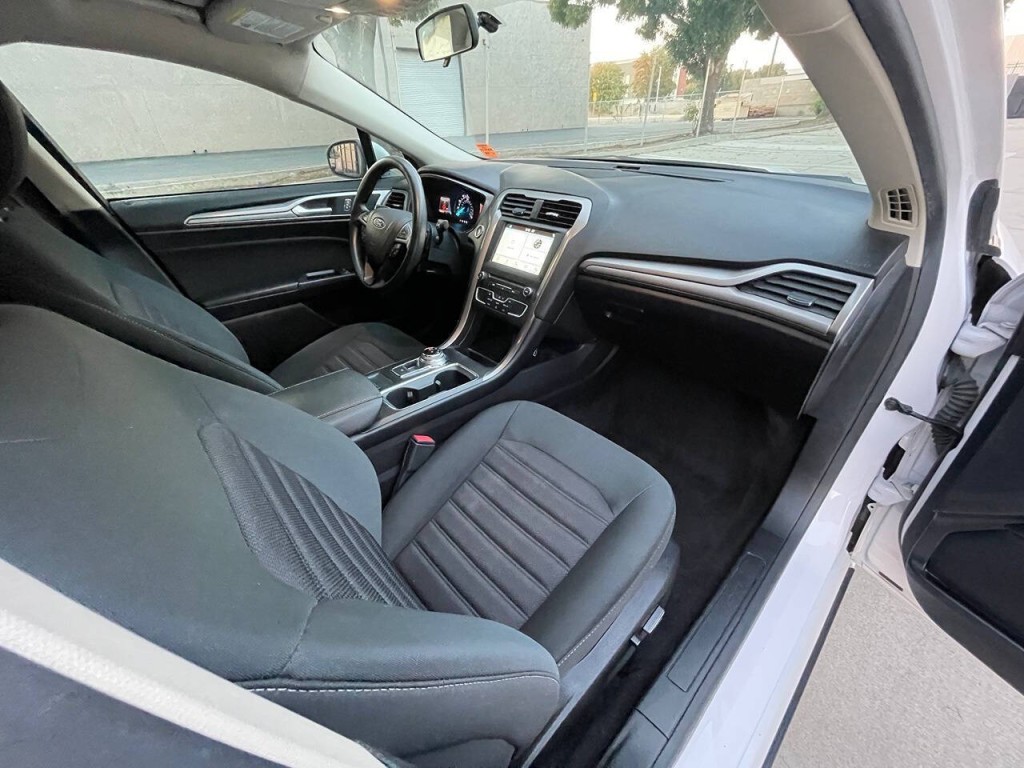 2018 Ford Fusion Image 30