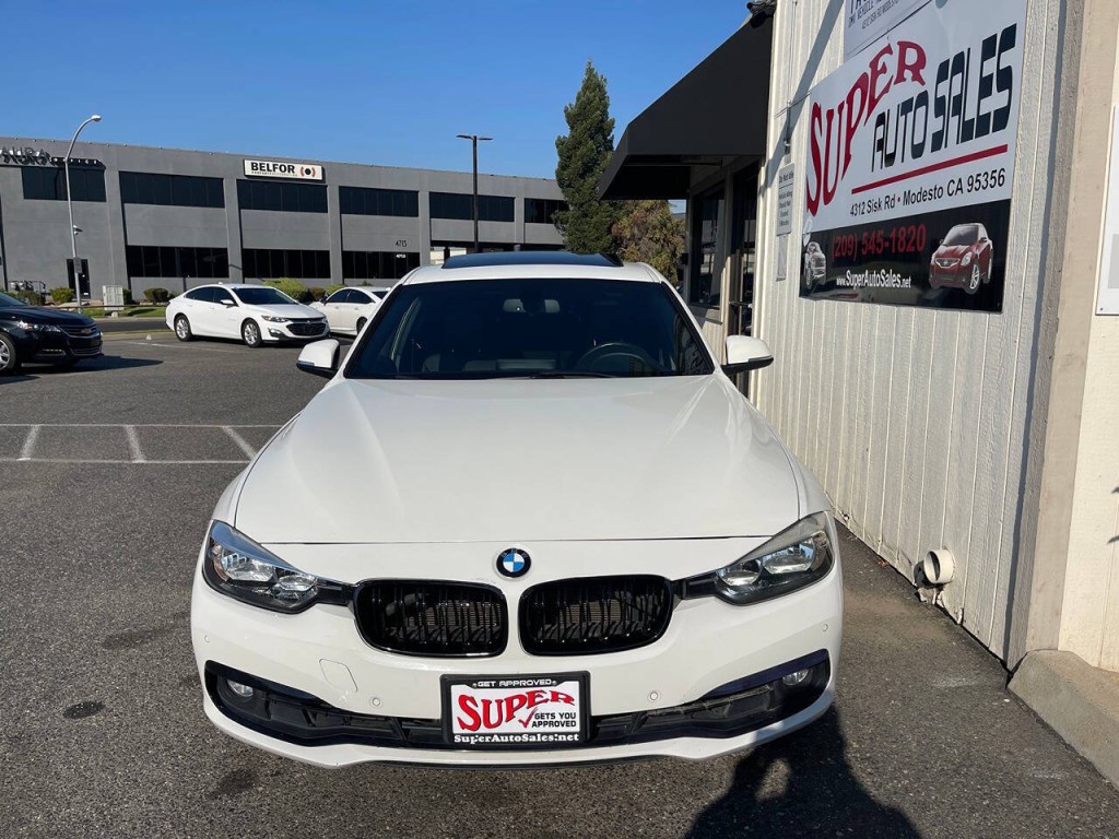 2017 BMW 3 Series Image 4