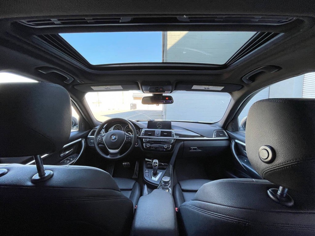 2017 BMW 3 Series Image 18