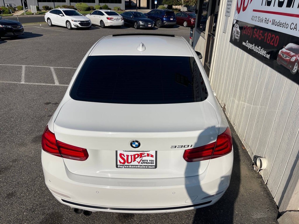 2017 BMW 3 Series Image 28