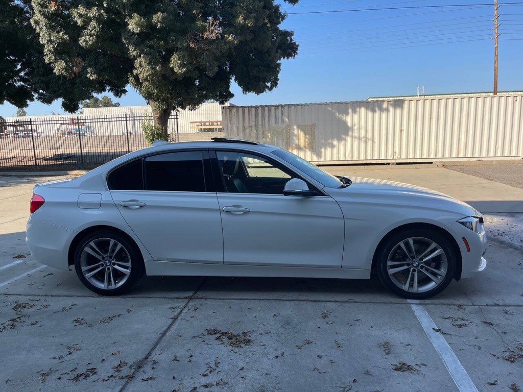 2017 BMW 3 Series Image 54