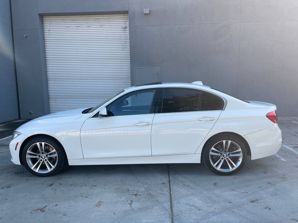 2017 BMW 3 Series Image 58