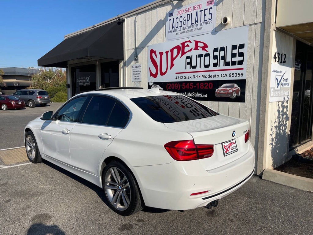 2017 BMW 3 Series Image 10