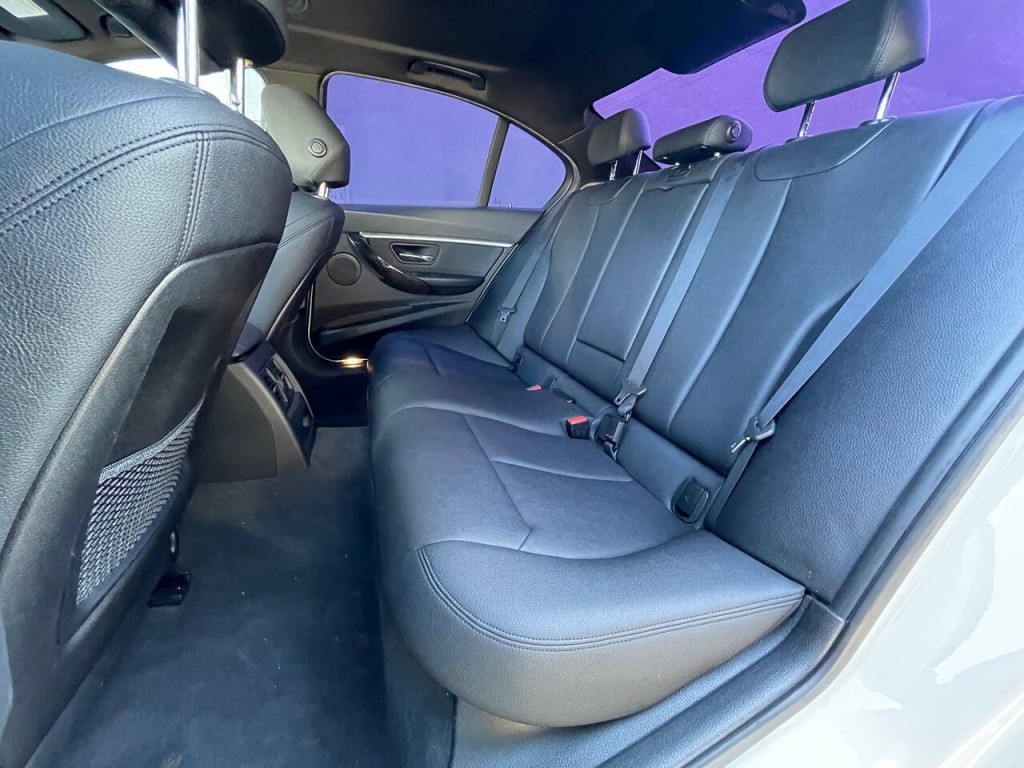 2017 BMW 3 Series Image 14