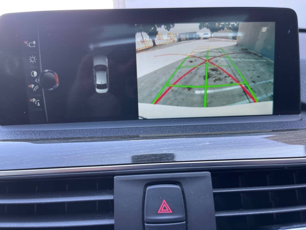 2017 BMW 3 Series Image 18