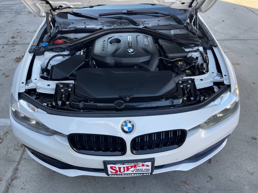 2017 BMW 3 Series Image 22