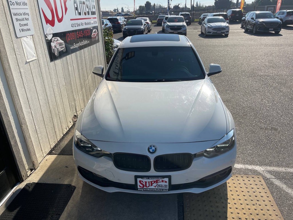 2017 BMW 3 Series Image 26