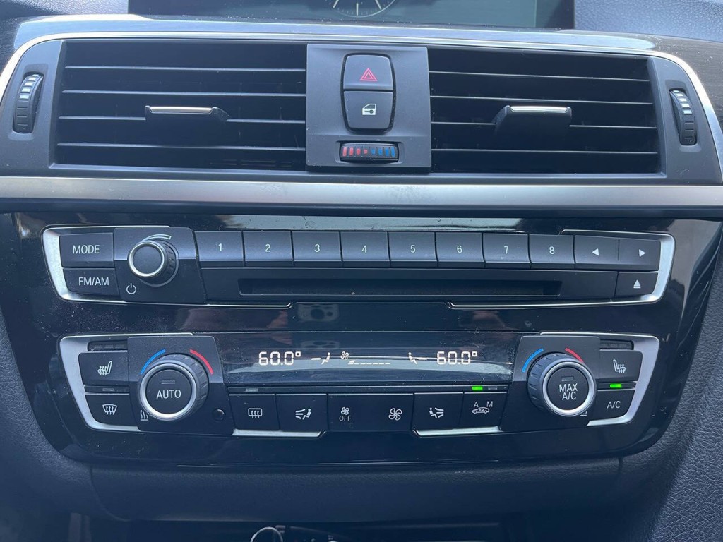 2017 BMW 3 Series Image 35