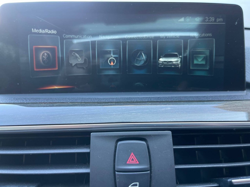 2017 BMW 3 Series Image 36