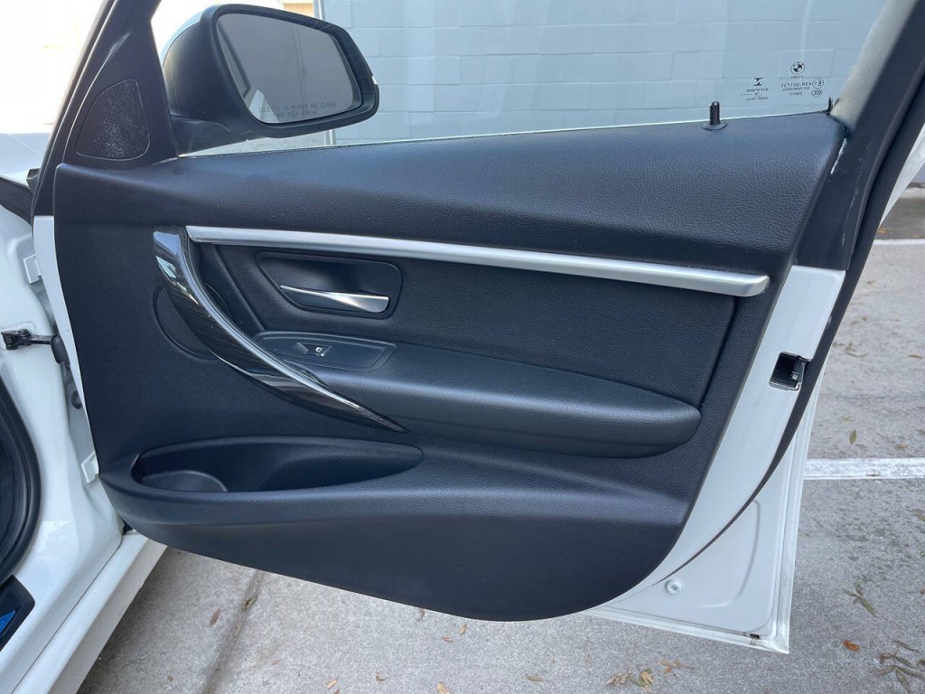 2017 BMW 3 Series Image 42