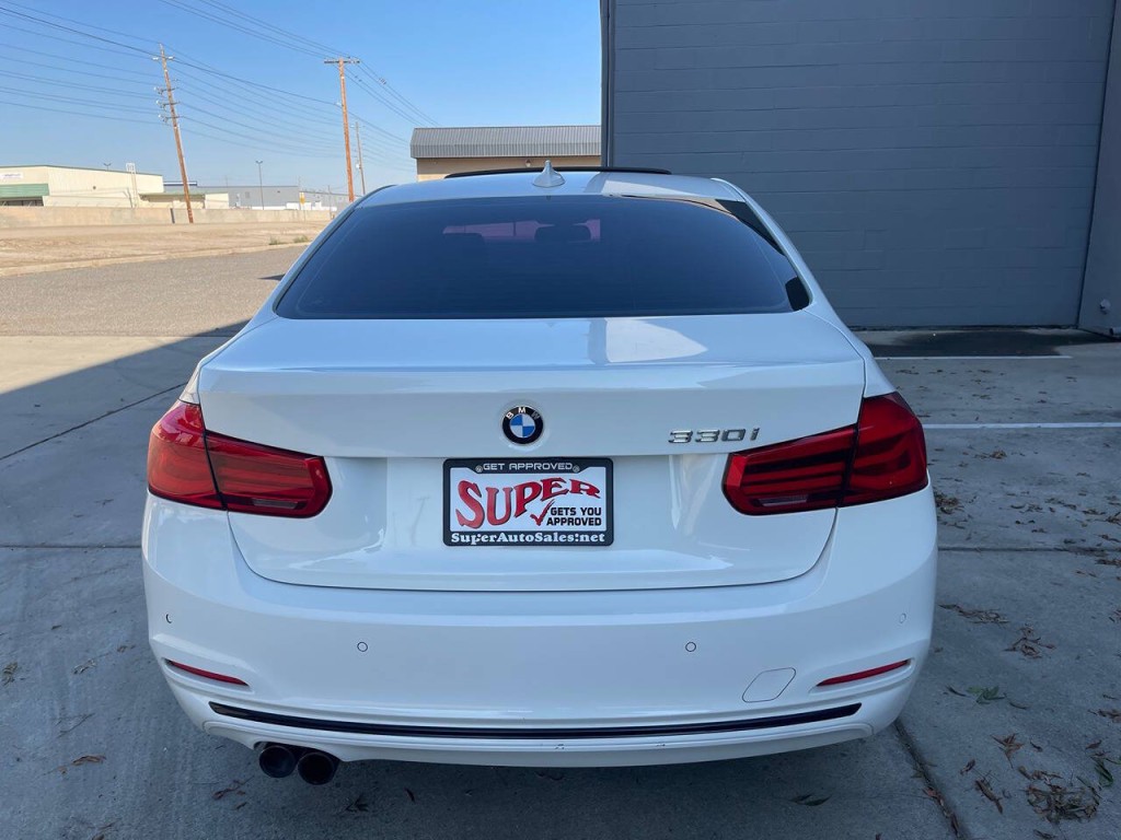 2017 BMW 3 Series Image 55