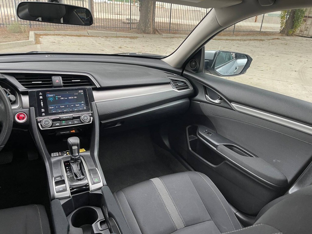 2017 Honda Civic Image 17