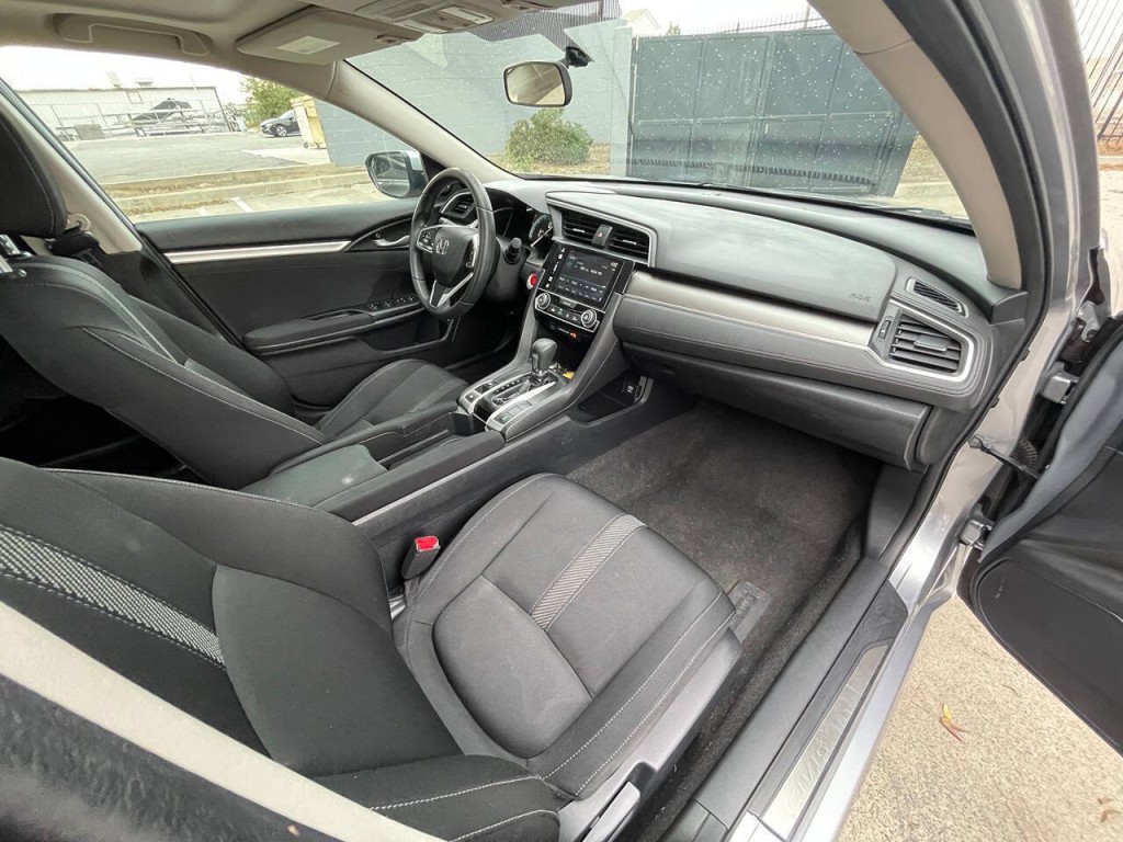 2017 Honda Civic Image 30