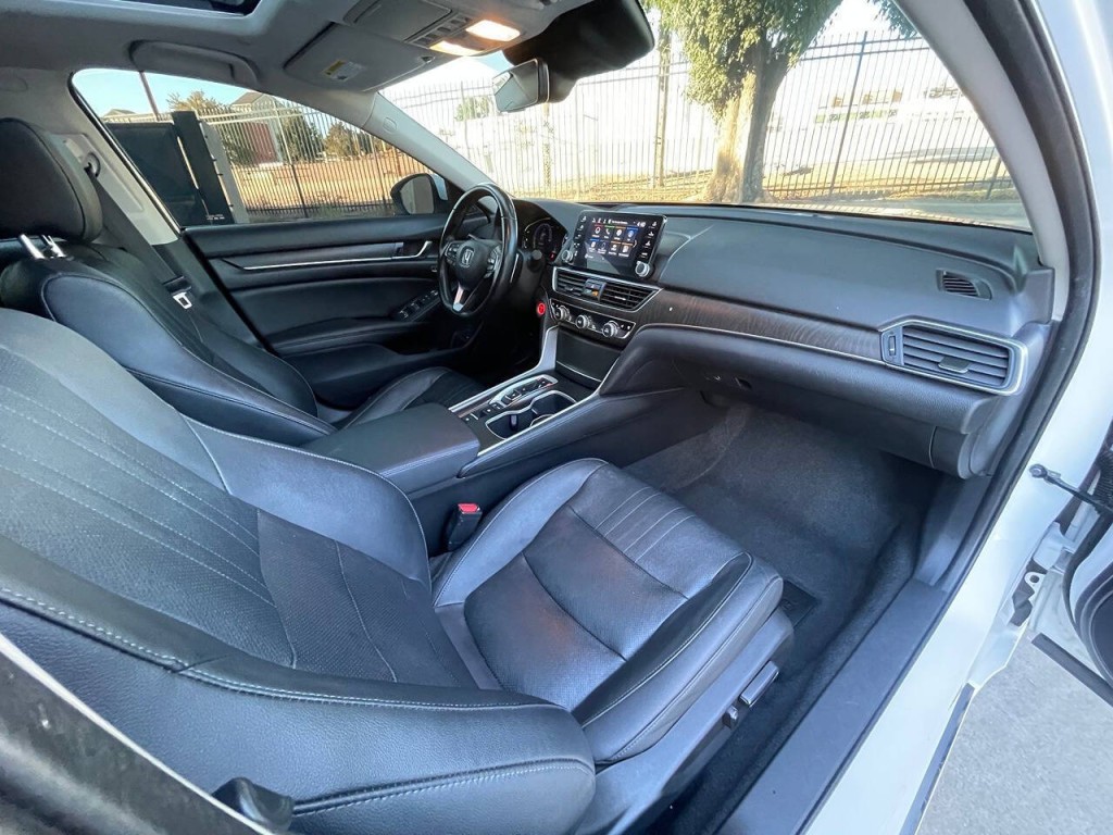 2020 Honda Accord Image 30