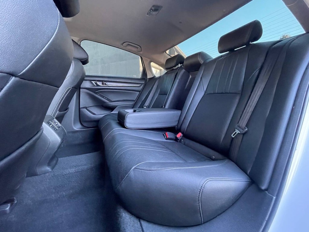 2020 Honda Accord Image 31