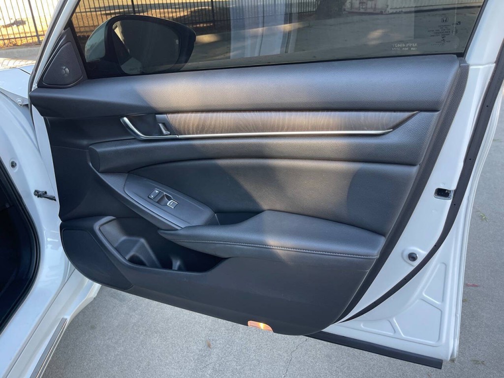 2020 Honda Accord Image 45