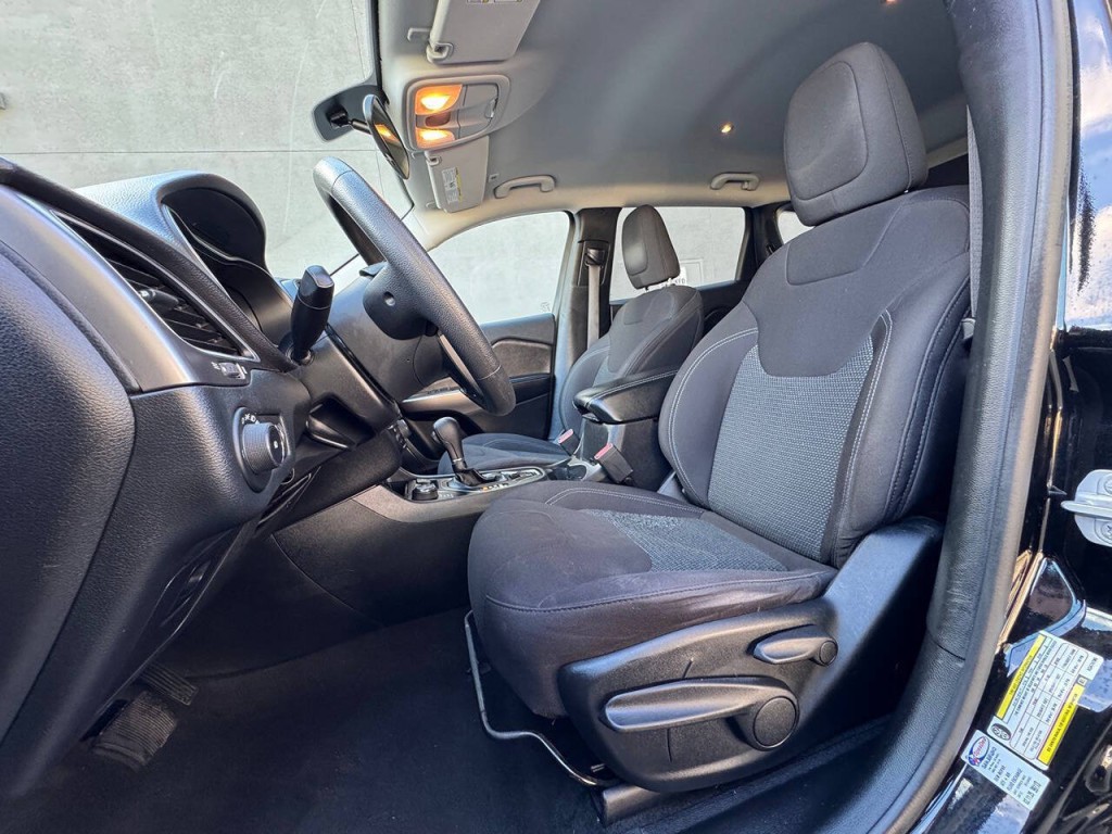 2019 Jeep Cherokee Image 11