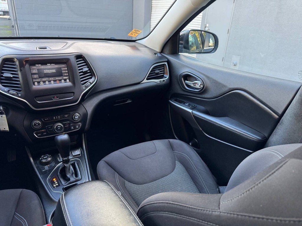 2019 Jeep Cherokee Image 16