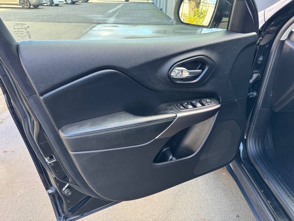 2019 Jeep Cherokee Image 37