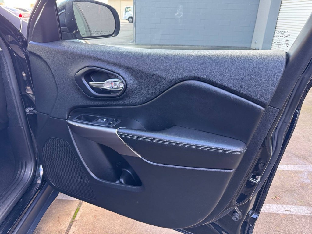 2019 Jeep Cherokee Image 38