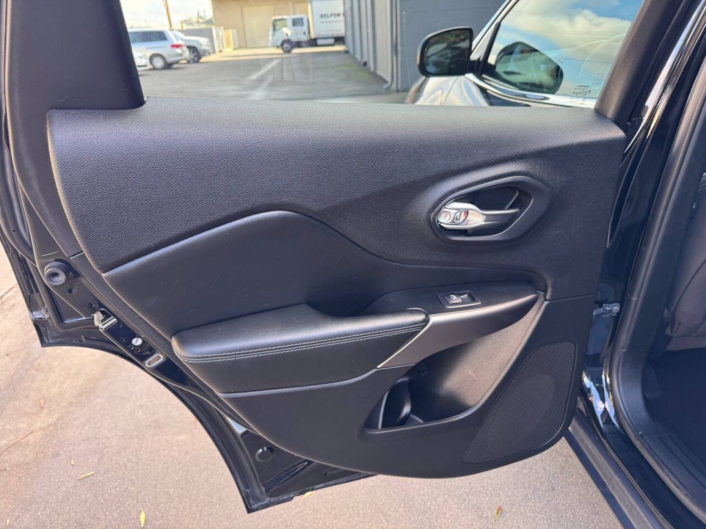 2019 Jeep Cherokee Image 39