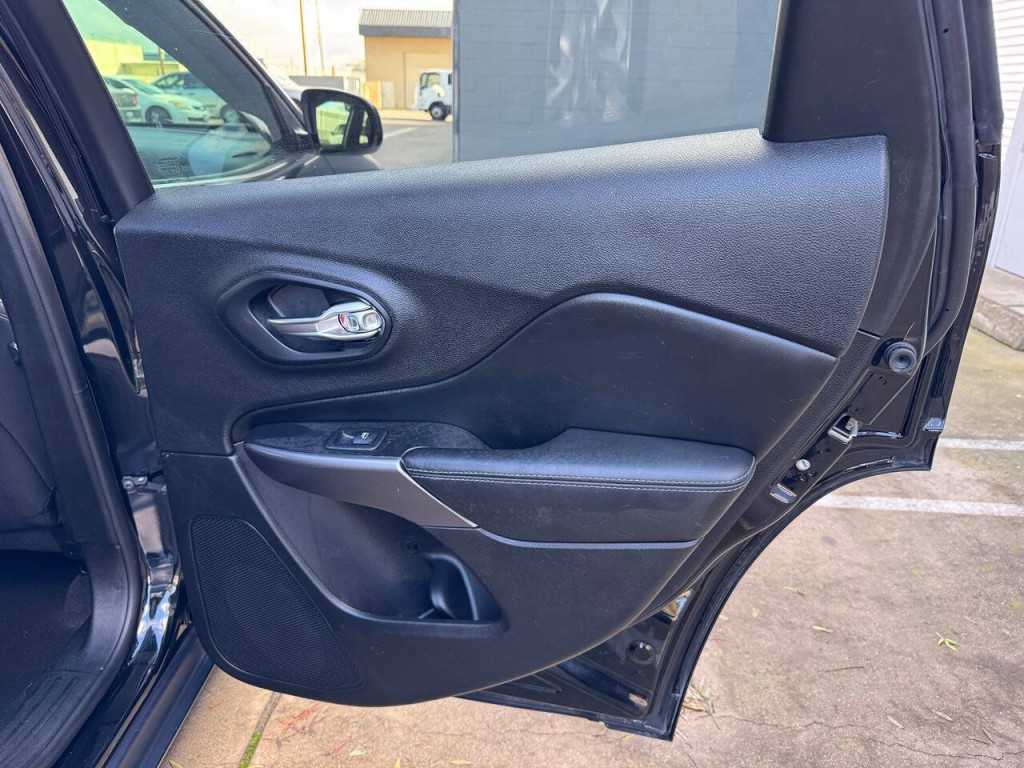 2019 Jeep Cherokee Image 40