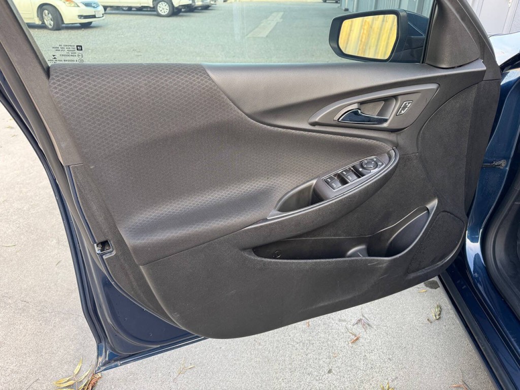 2019 Chevrolet Malibu Image 32