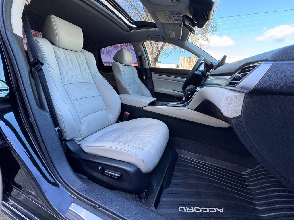 2018 Honda Accord Image 12