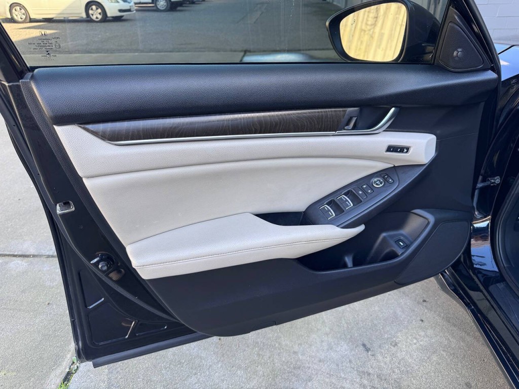 2018 Honda Accord Image 22