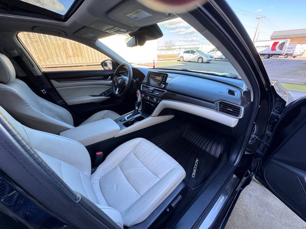 2018 Honda Accord Image 30