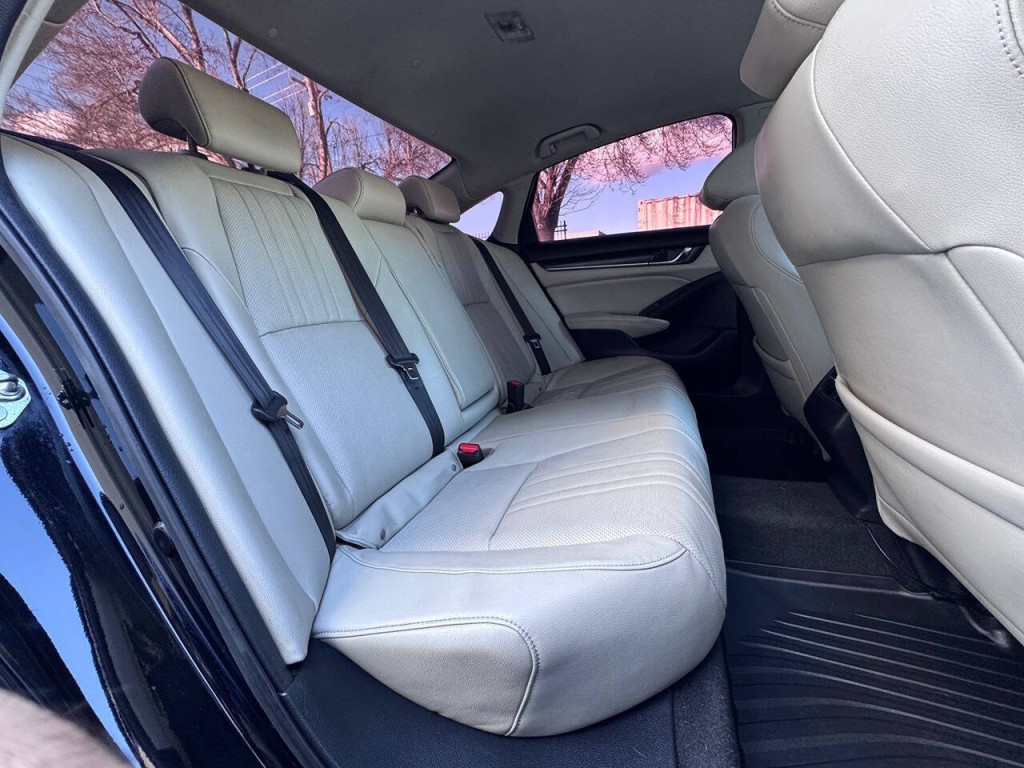 2018 Honda Accord Image 32