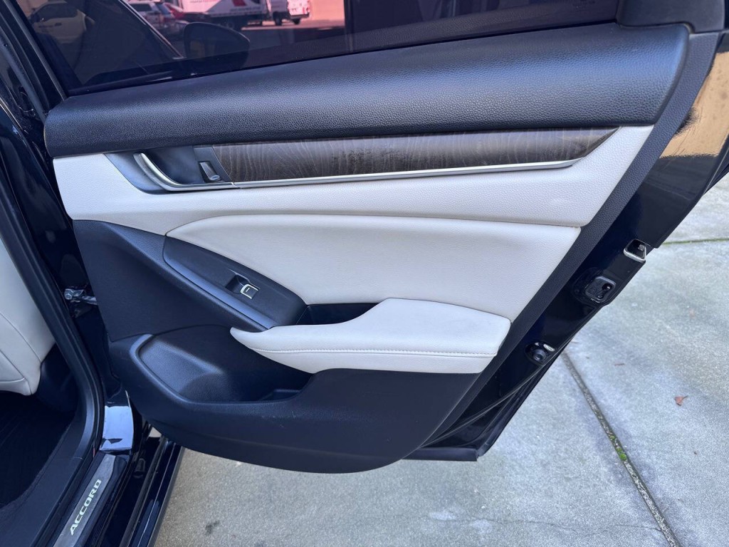 2018 Honda Accord Image 38