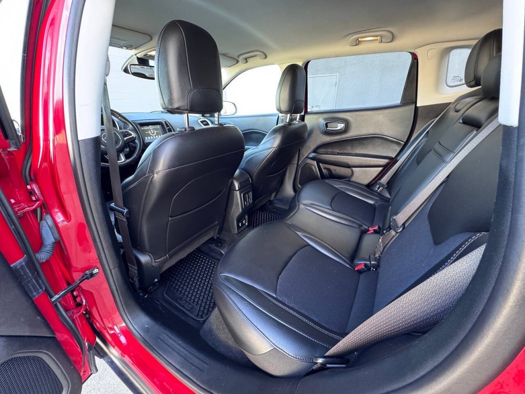 2019 Jeep Compass Image 15