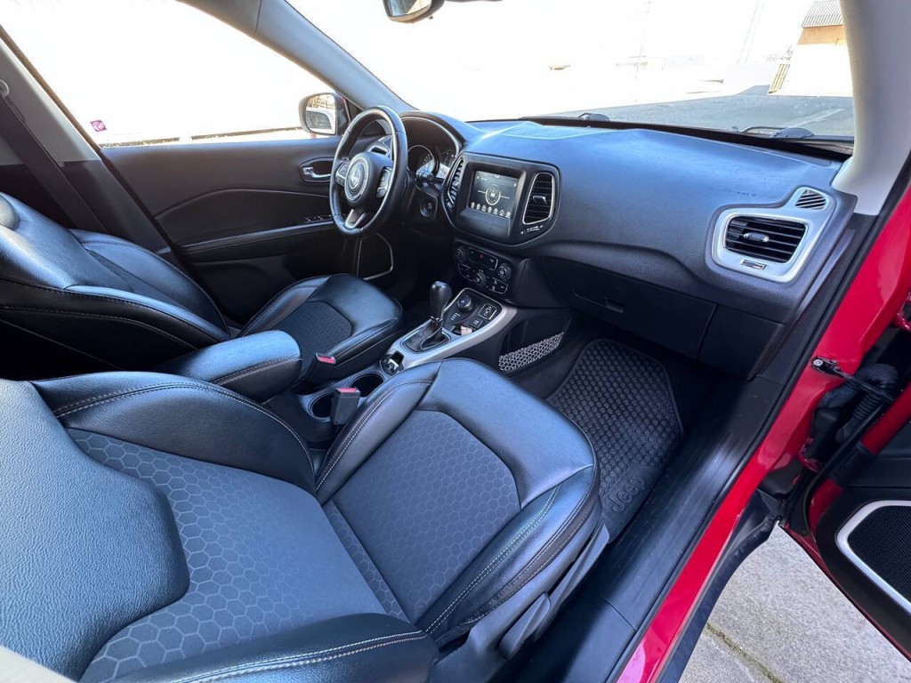 2019 Jeep Compass Image 30