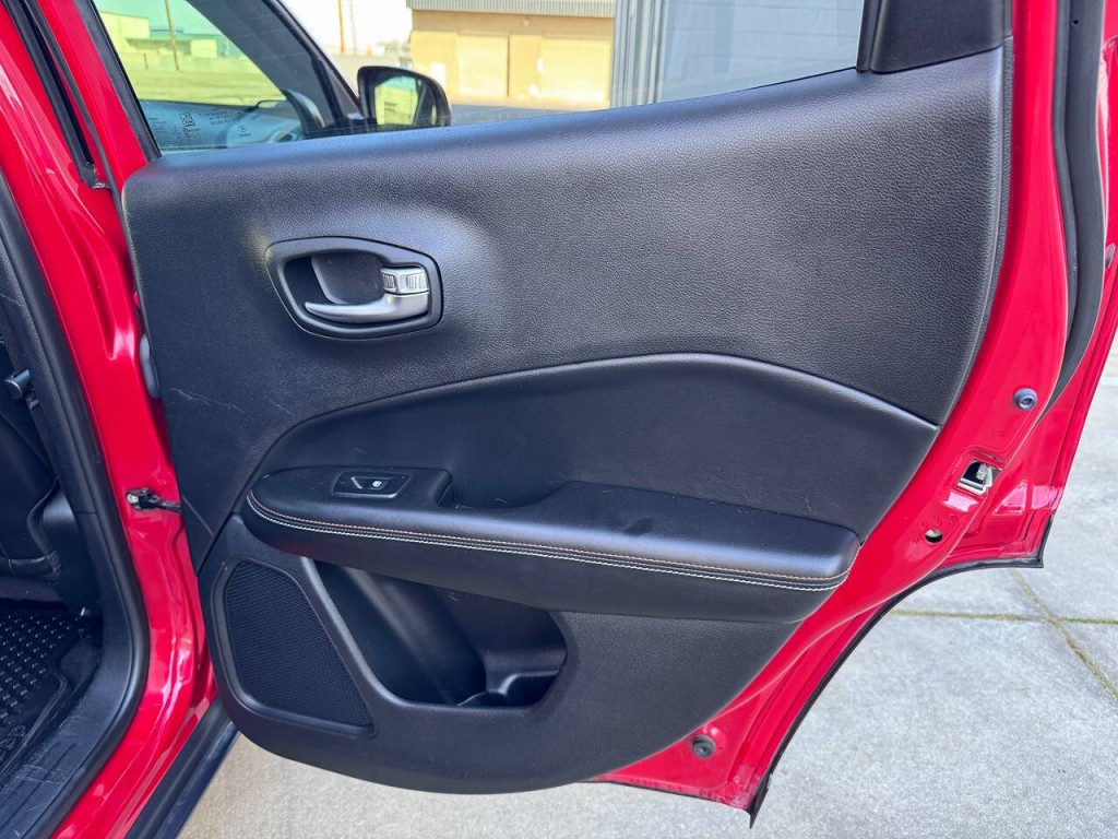 2019 Jeep Compass Image 42