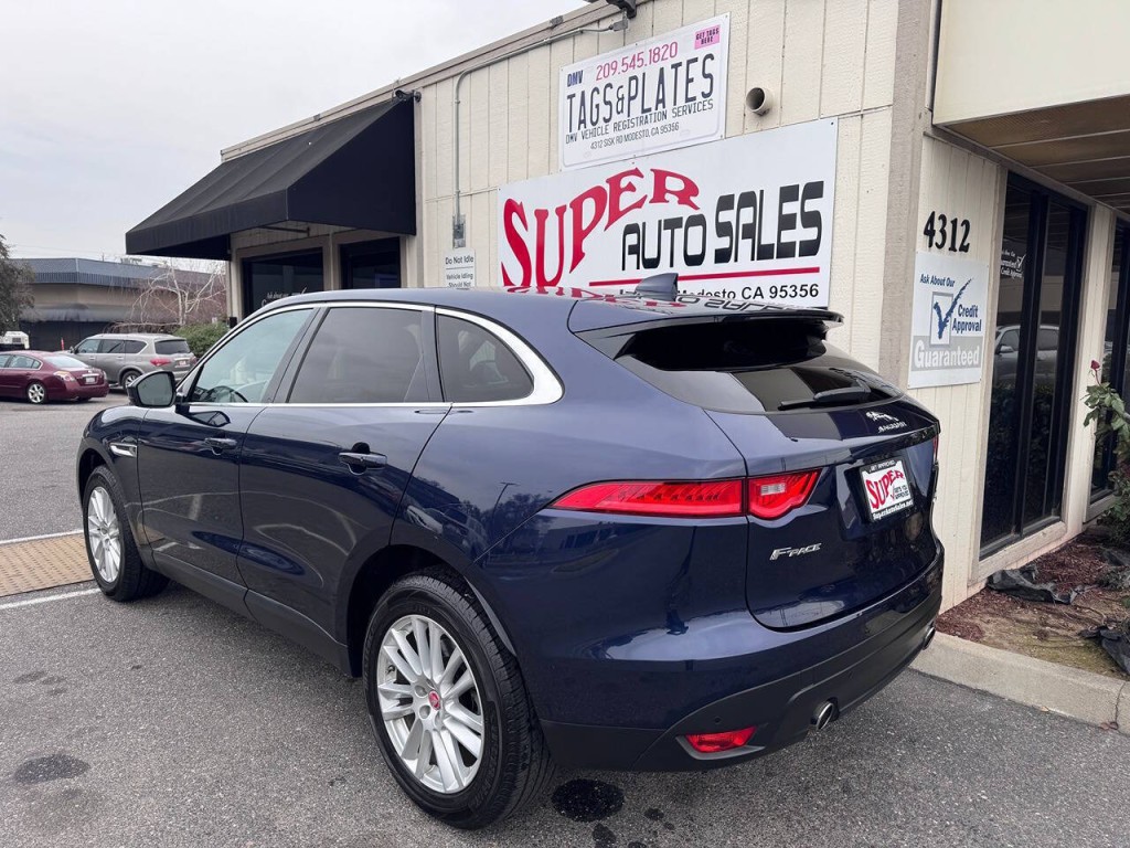 2017 Jaguar F-PACE Image 10