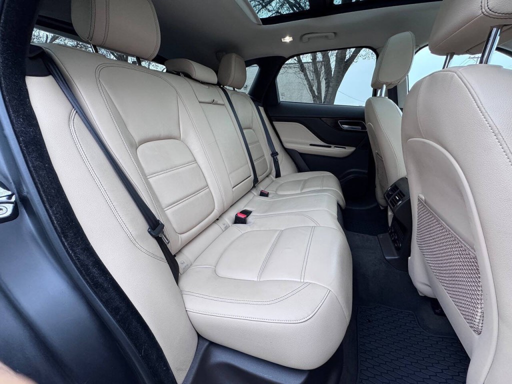 2017 Jaguar F-PACE Image 14