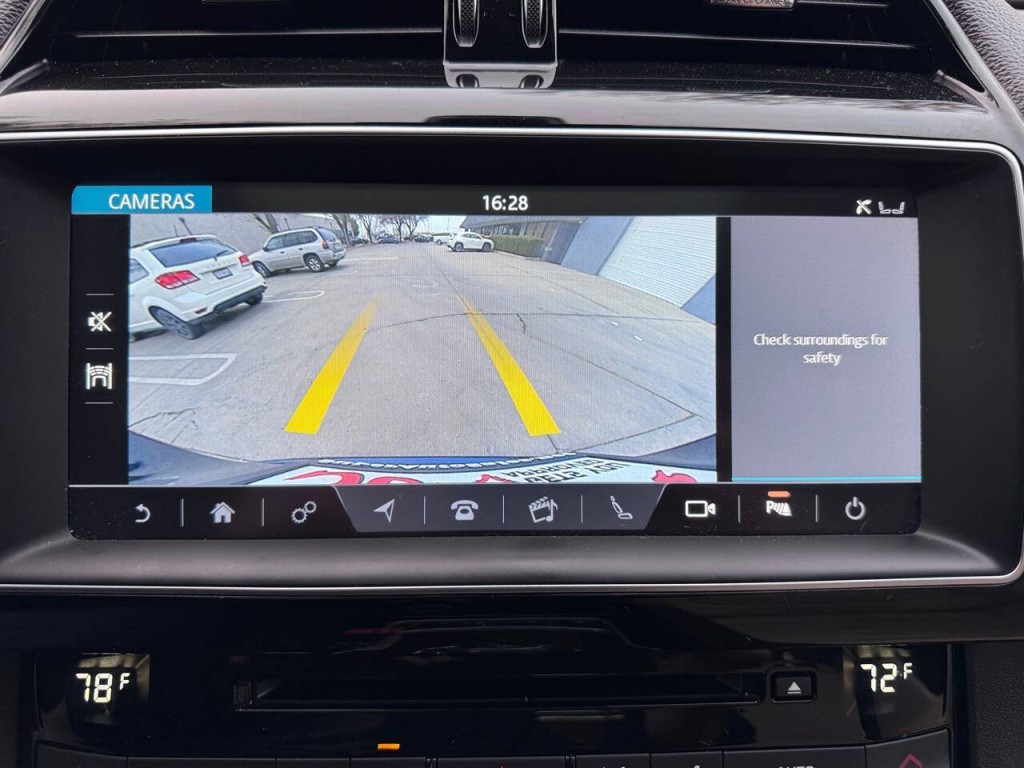 2017 Jaguar F-PACE Image 19