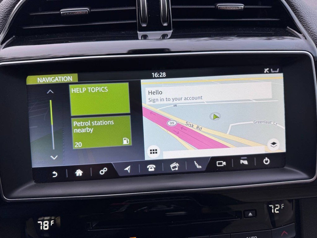 2017 Jaguar F-PACE Image 20