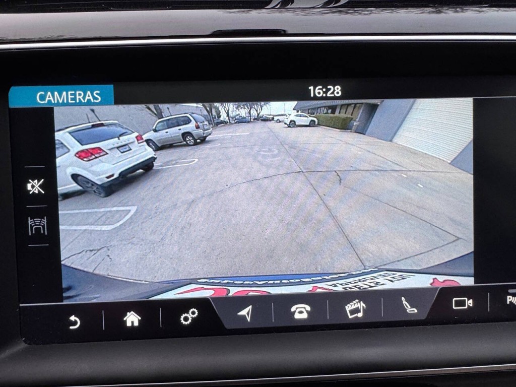 2017 Jaguar F-PACE Image 38