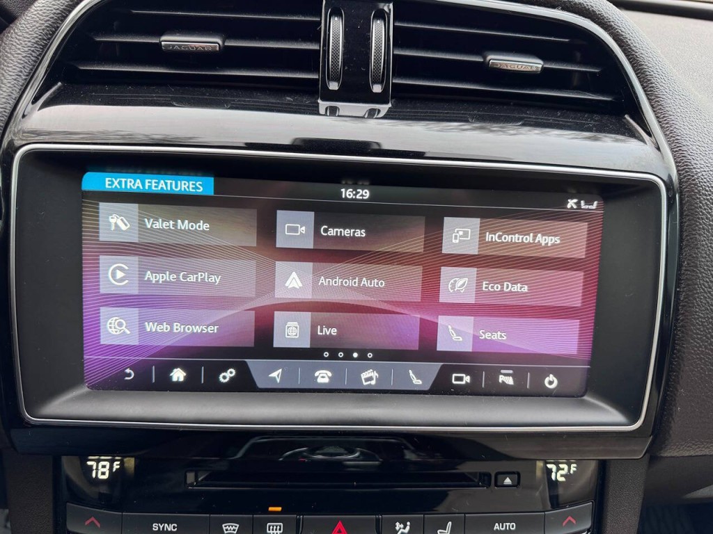 2017 Jaguar F-PACE Image 39