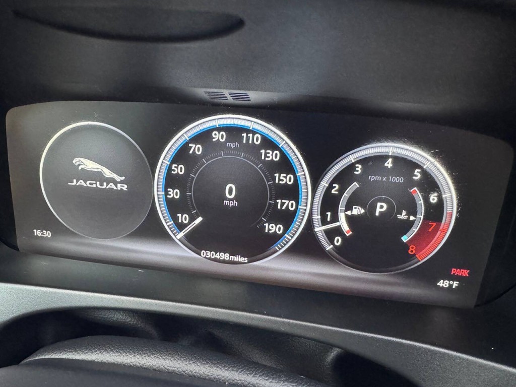 2017 Jaguar F-PACE Image 41