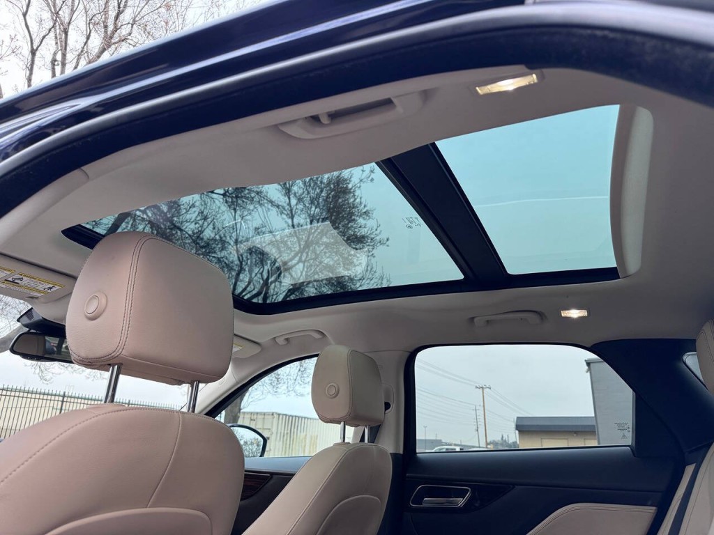 2017 Jaguar F-PACE Image 43