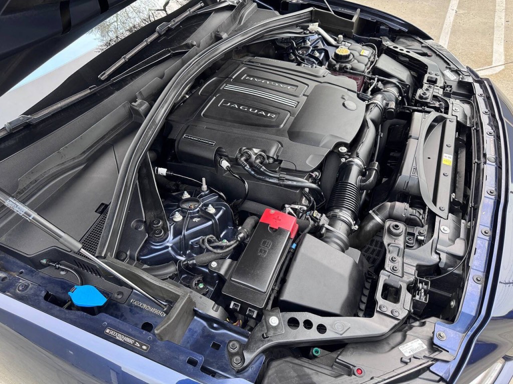 2017 Jaguar F-PACE Image 50