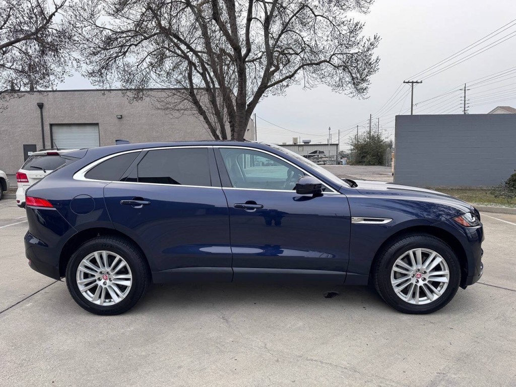 2017 Jaguar F-PACE Image 60