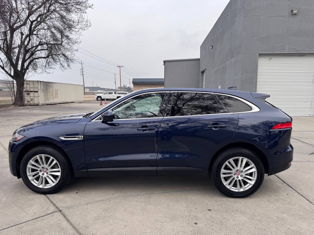 2017 Jaguar F-PACE Image 64