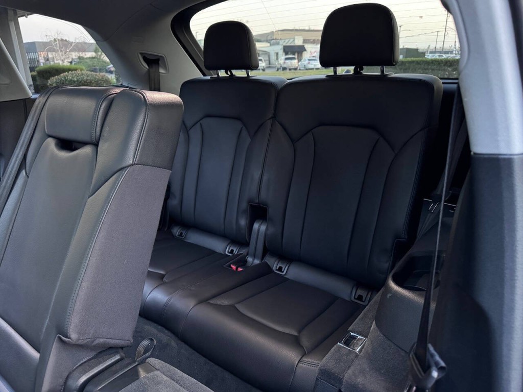 2017 Audi Q7 Image 16